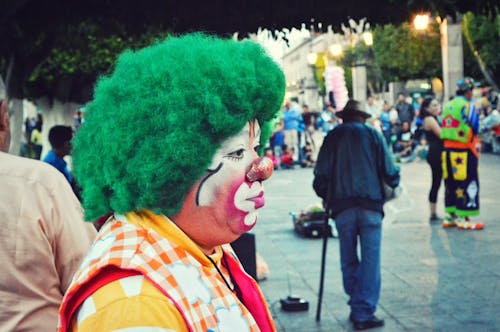 gratis Fotografie Van Clown Met Groen Haar Stockfoto
