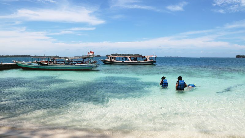 Pantai tropis pasir putih tujuan wisata Karimunjawa 2026