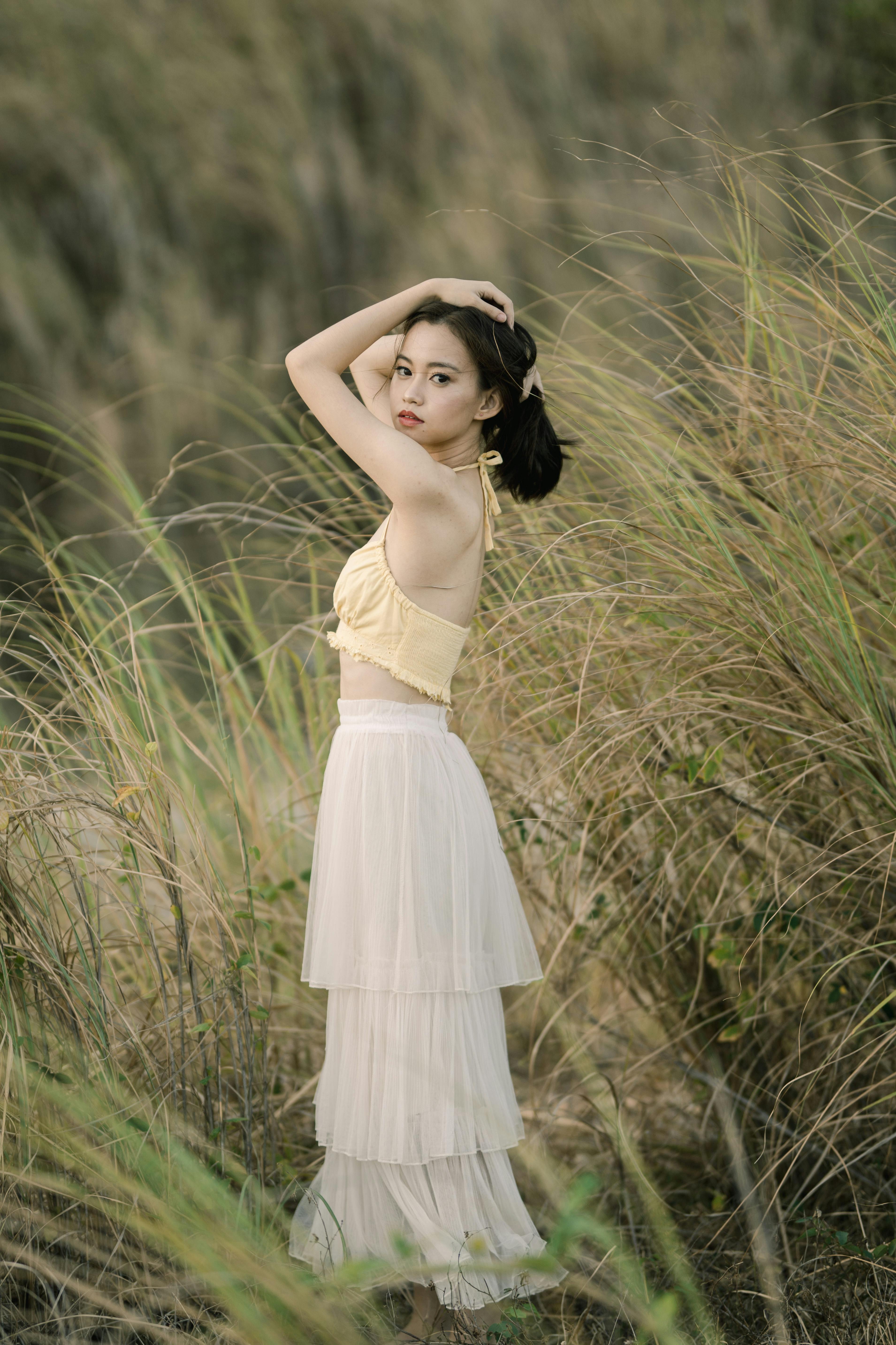 WHITE WATCHING SKIRT