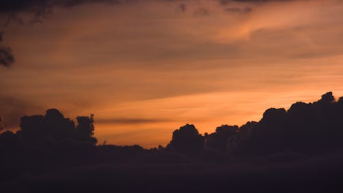 Gratis arkivbilde med bakgrunnsbilde, dramatisk himmel, skumring