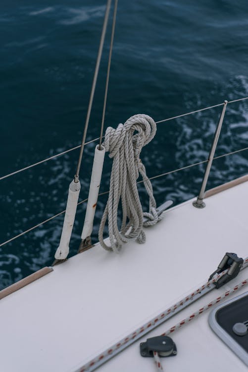 White Rope Tied on a Boat Deck · Free Stock Photo