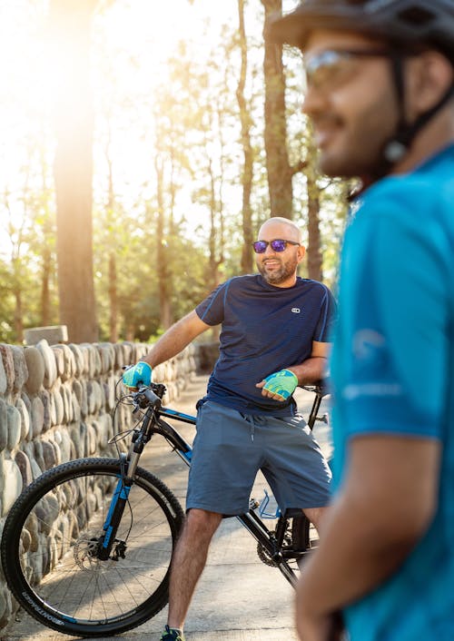Immagine gratuita di mountain bike, occhiali da sole, pelato