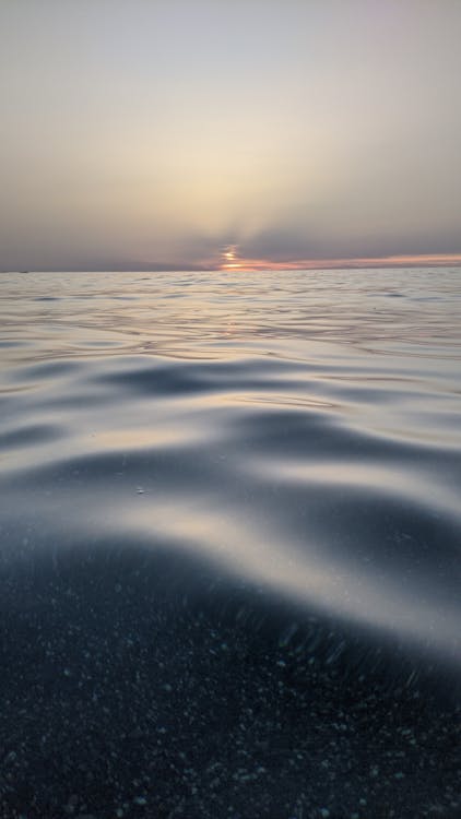 Foto profissional grátis de agua escura, alvorecer, cair da noite