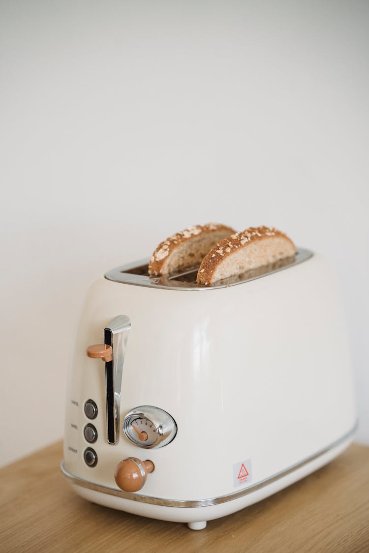 Toaster With Bread 