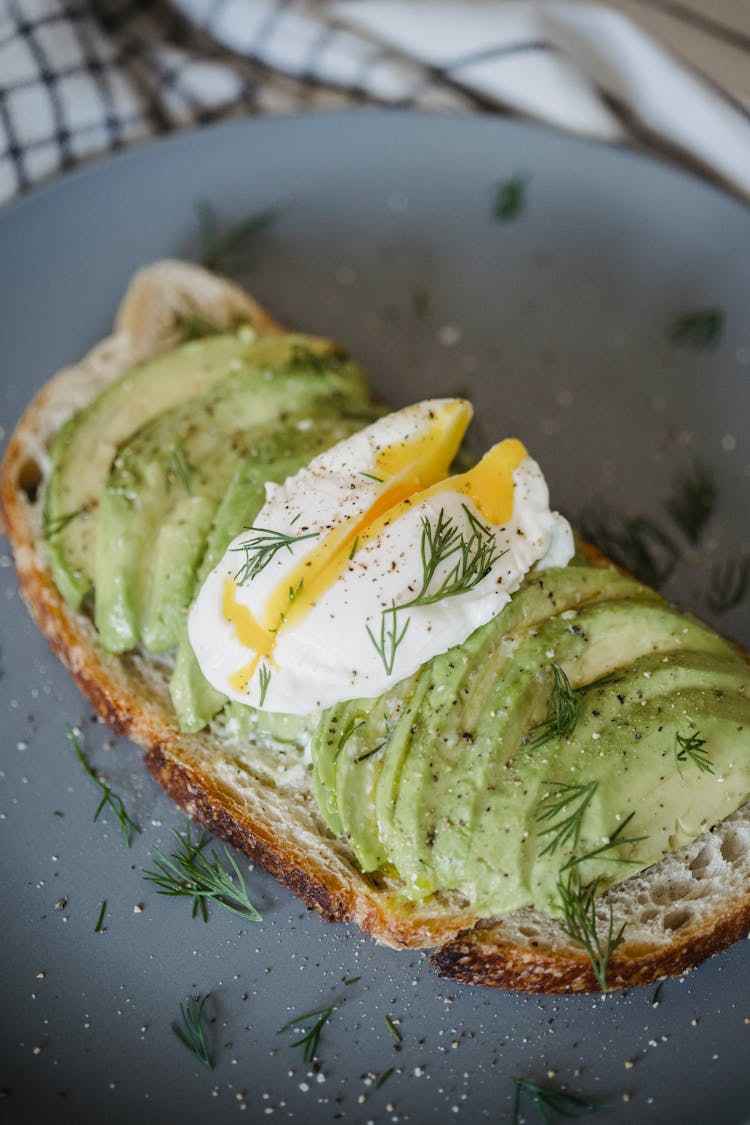 Bread With Avocado And Egg