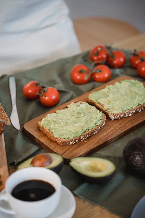 Kostenloses Stock Foto zu ausbreitung, avocado, brot