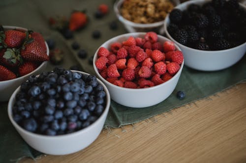Free Red and Black Berries in White Ceramic Bowl Stock Photo