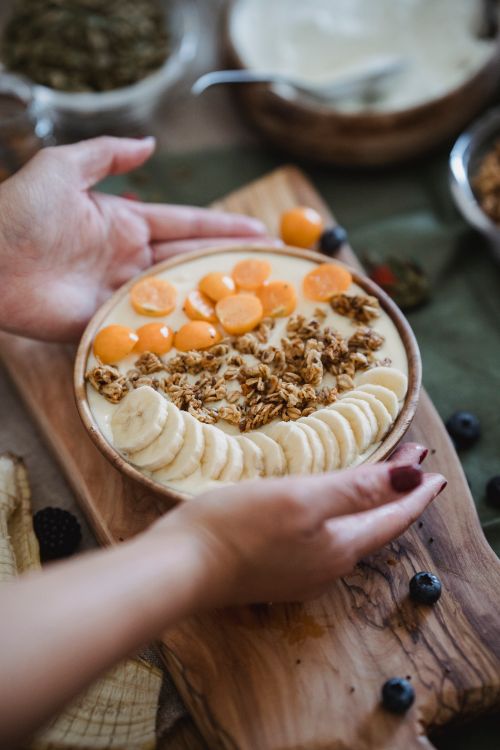 Free Close-up of a healthy granola and fruit bowl, perfect for a nutritious breakfast. Stock Photo