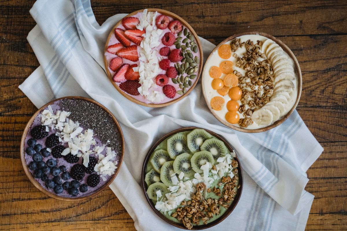Smoothie-Bowl Frühling: 8 Bowls die wie Urlaub aussehen + schmecken — Zubereitung Schritt für Schritt