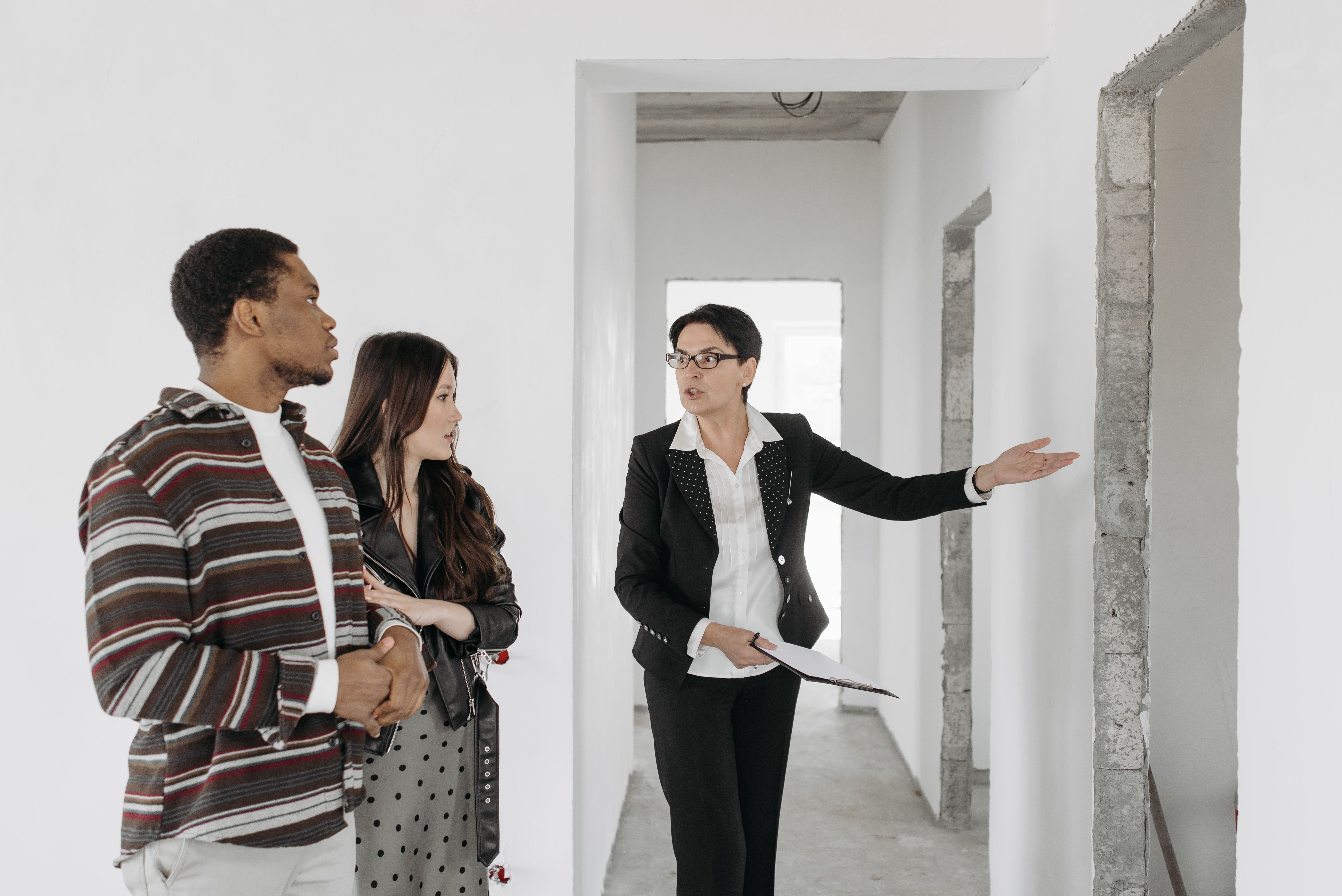 A couple with a realtor