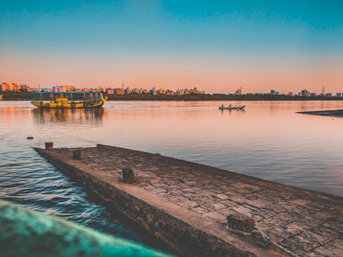 Fotobanka s bezplatnými fotkami na tému dok, loď, obloha