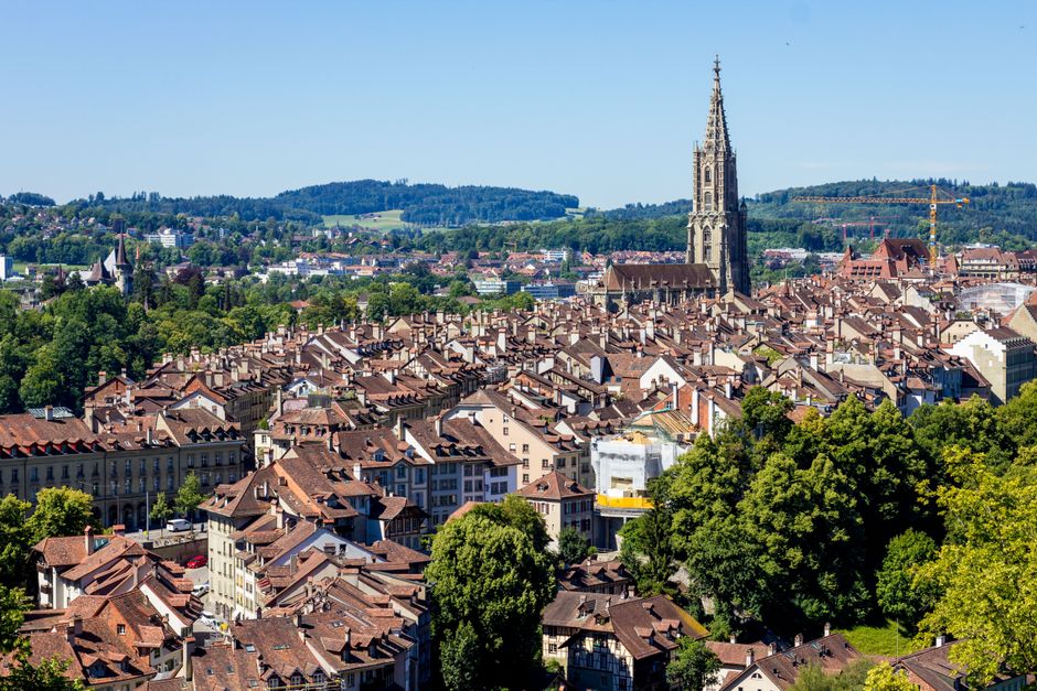 A picturesque view of Bern's skyline featuring the Bern Minster, showcasing historical architecture.