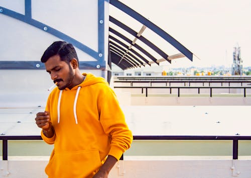 Foto profissional grátis de amarelo, fumando, shanmuga