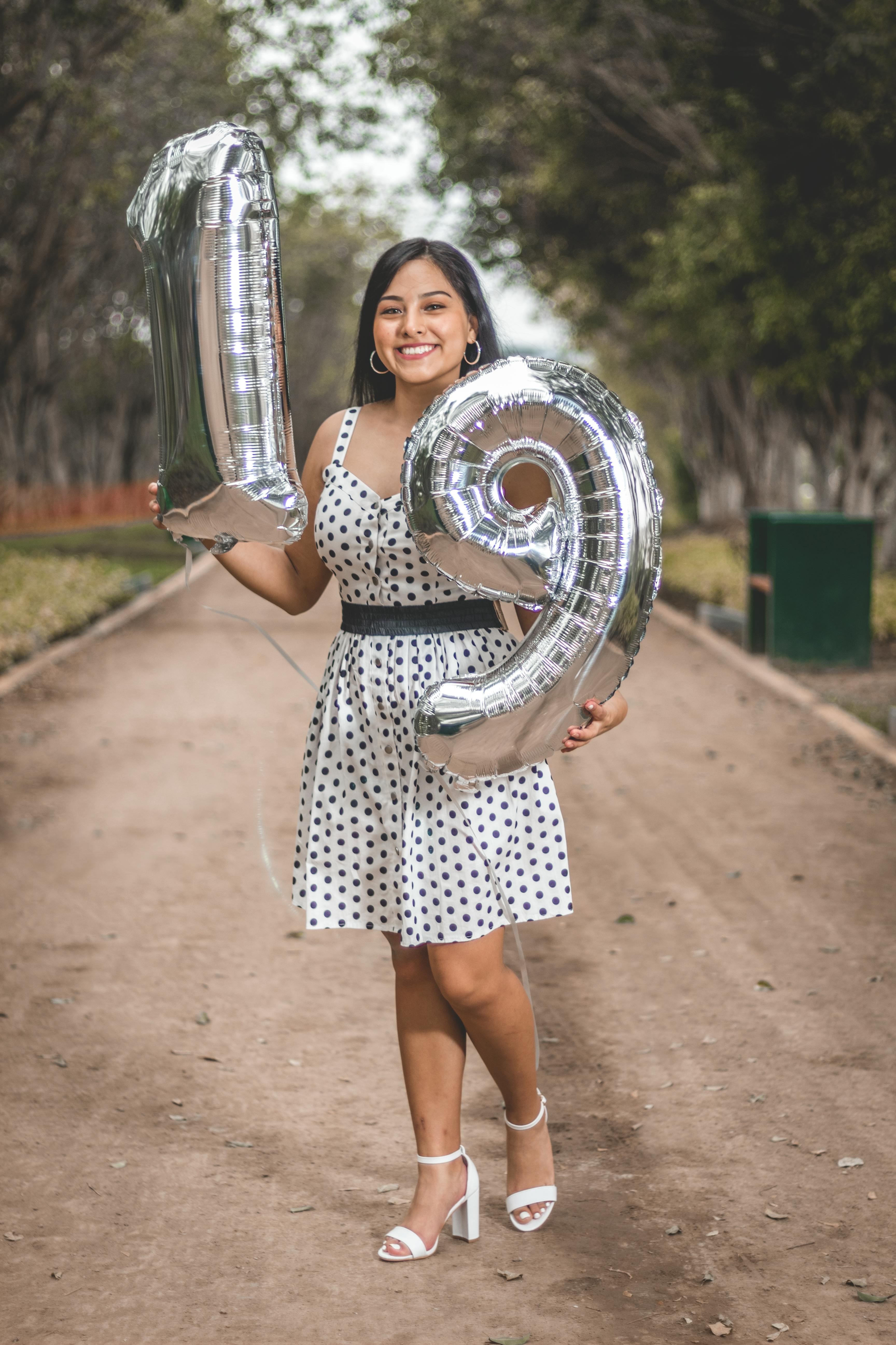 67 Best 30th Birthday Photoshoot Ideas For Her: Tips, Poses, Outfits, And  More | 30th birthday themes, 30th birthday, Birthday photoshoot