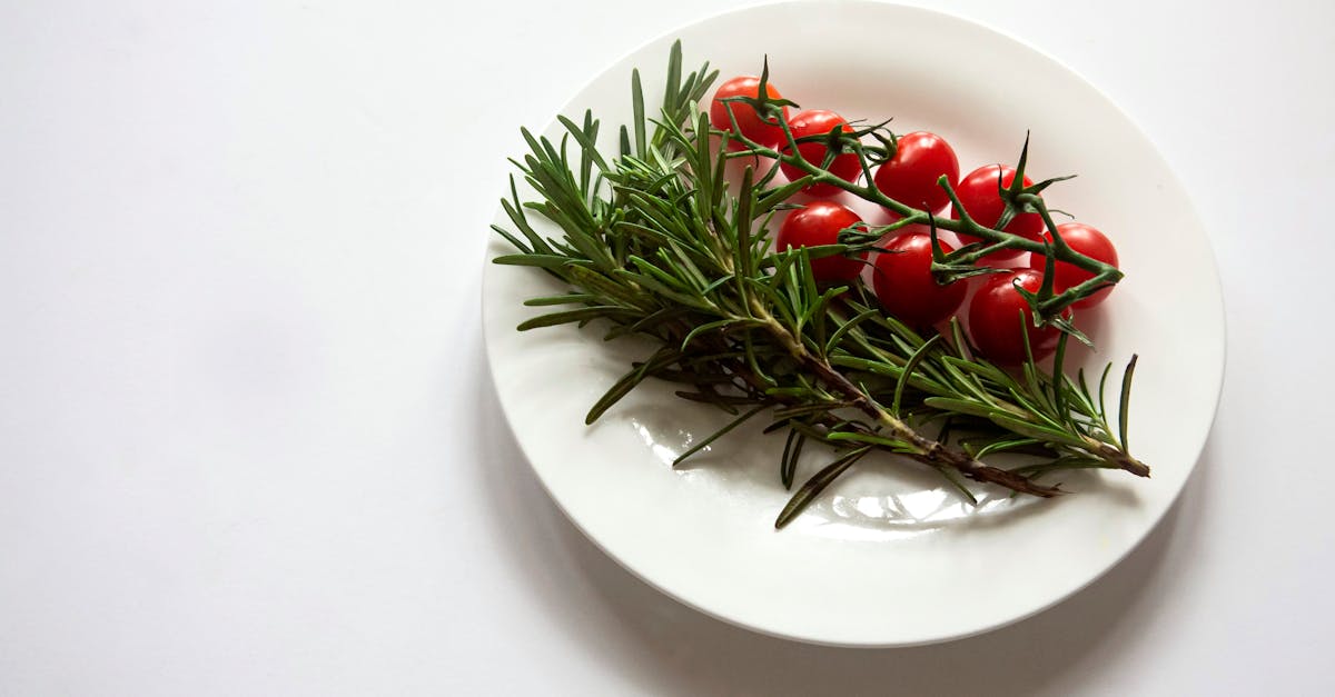 How much is a bushel of tomatoes weighs