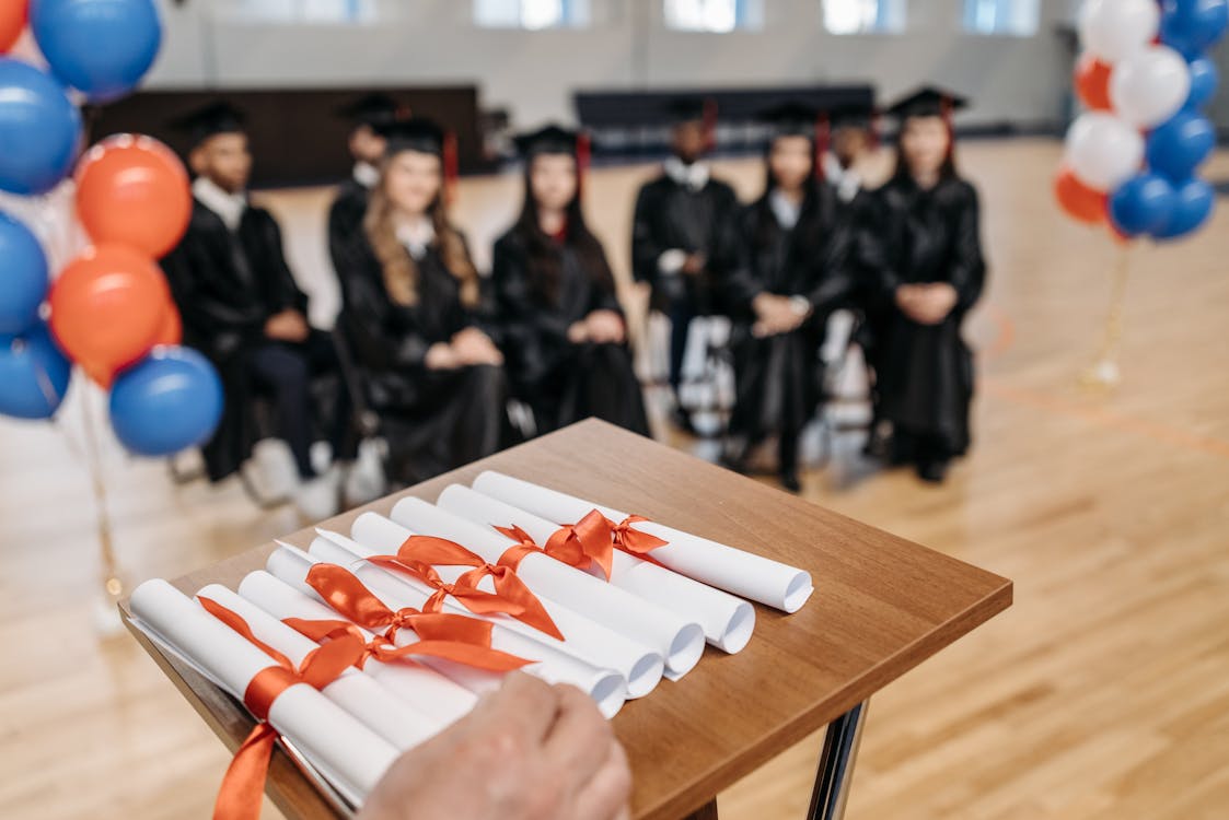 Fotos de stock gratuitas de ceremonia de graduación, comienzo, diploma