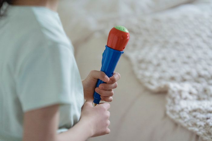 Çocuklar için renkli oyuncak mikrofon