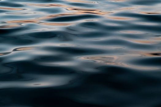 Tiefschwarzes Himmel & Wasser – AMOLED Hintergrundbild