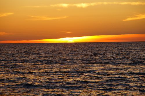 Free A stunning Mazatlán ocean sunset with vibrant colors and gentle waves. Stock Photo