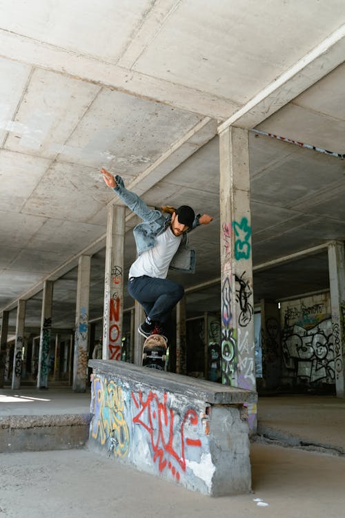 Immagine gratuita di bilanciamento, fare skateboard, graffiti