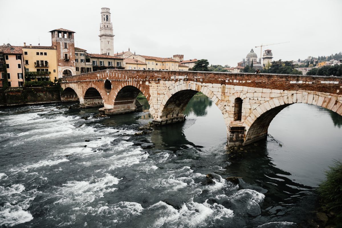Verona - Ponte Pietra, podul roman de piatră spre malul Veronetta