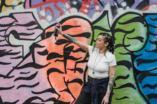 Безкоштовне стокове фото на тему «графіті, жінка, малювання»