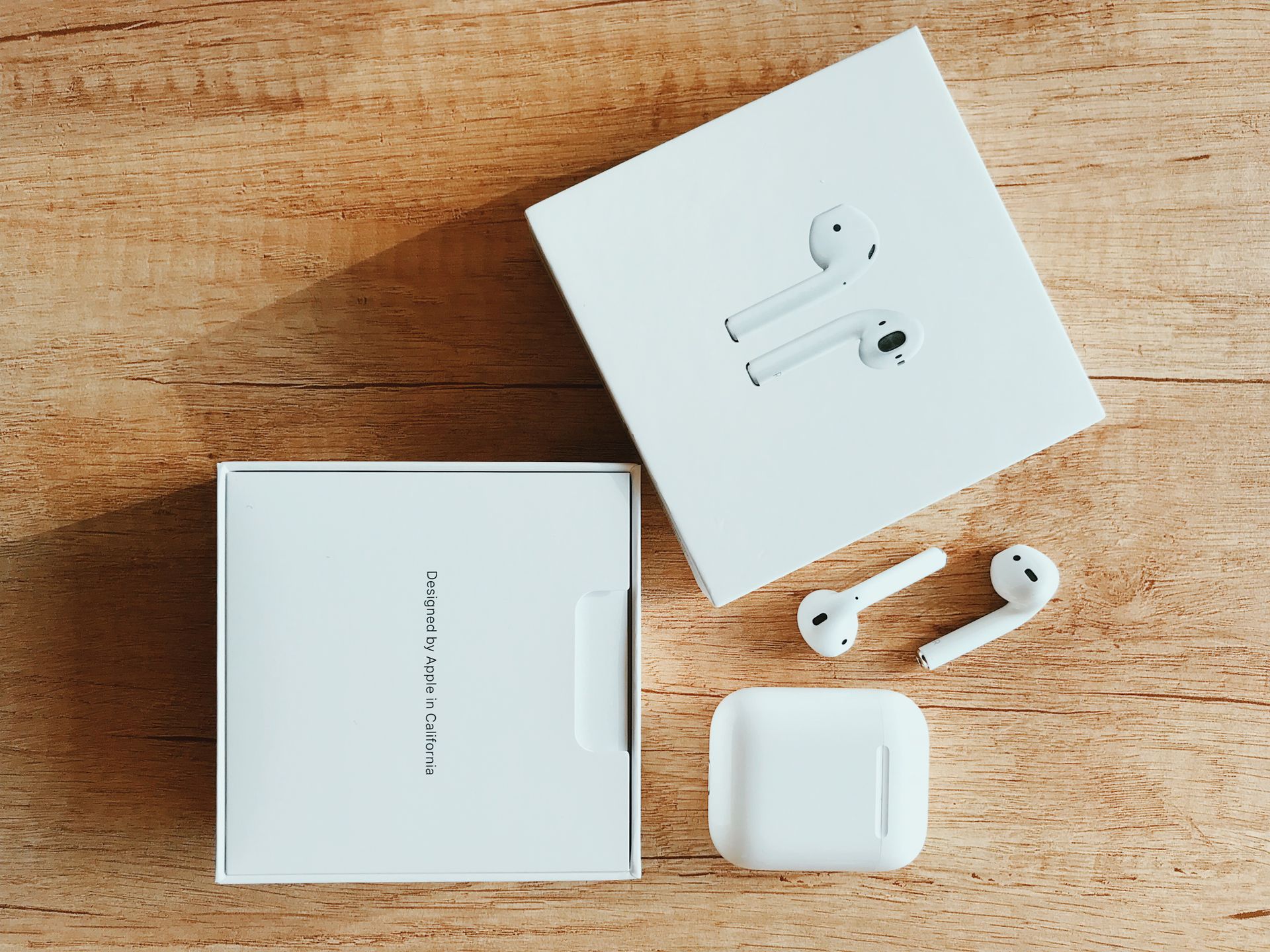 White Apple Airpods