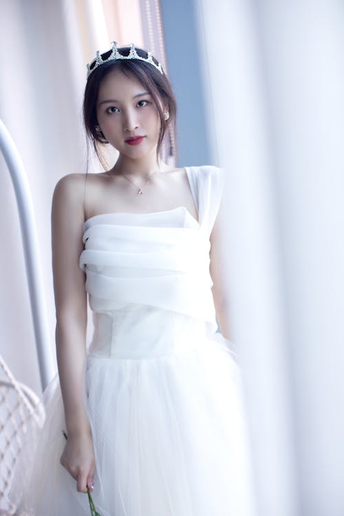 Ingyenes stockfotó ázsiai nő, esküvő, esküvői ruha témában Stockfotó