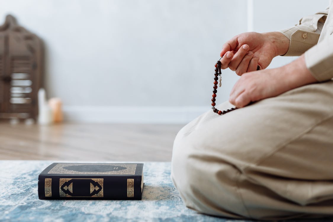 Free Close-Up Shot of Person Holding Prayer Beads Stock Photo
