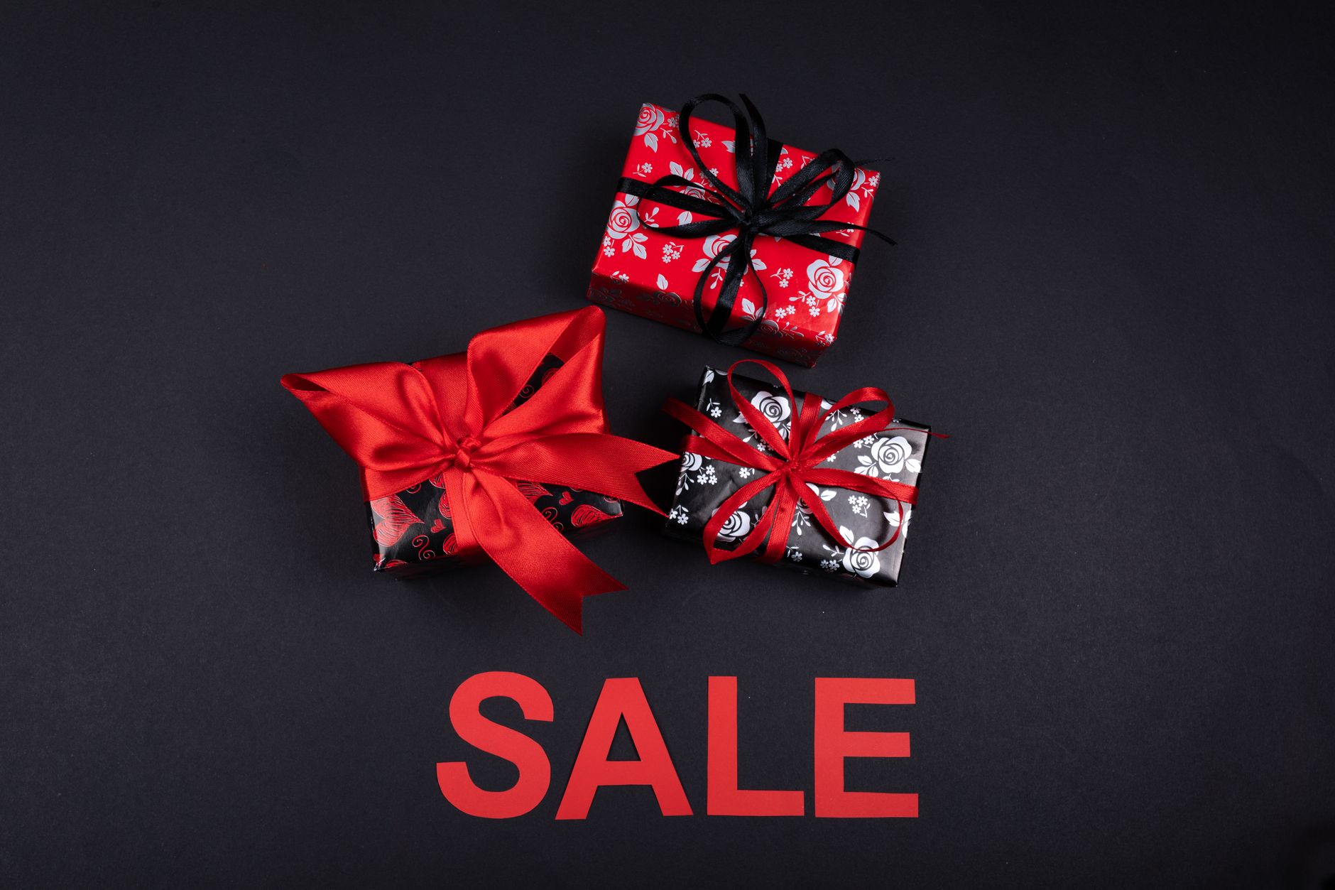 Stylish gift boxes with red ribbons, Gift a Refurbished iPhone, refurbished iPhones, Second-hand iPhones, Cheap iPhones