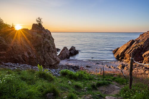 Photos gratuites de cailloux, côte, coucher de soleil