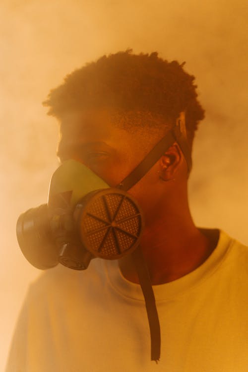 Ilmainen kuvapankkikuva tunnisteilla afroamerikkalainen mies, hengityssuojain, henkilö