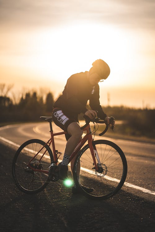 Foto de stock gratuita sobre bici, bicicleta, carretera, ciclista,  deportes, hombre, fotos de personas, tiro vertical