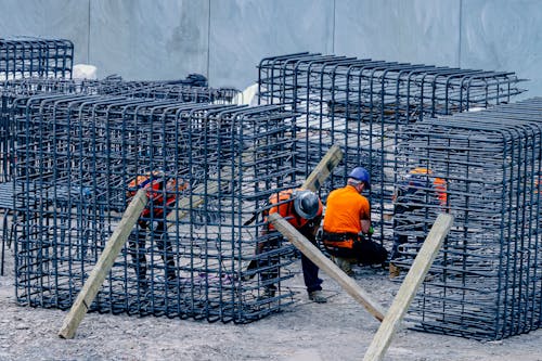 Foto profissional grátis de aço, capacetes, coletes