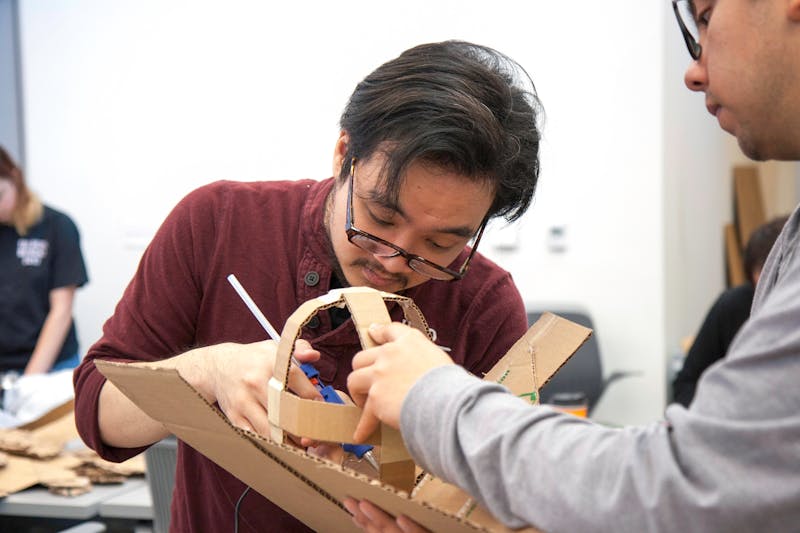 Detalle de trabajo y herramientas profesionales