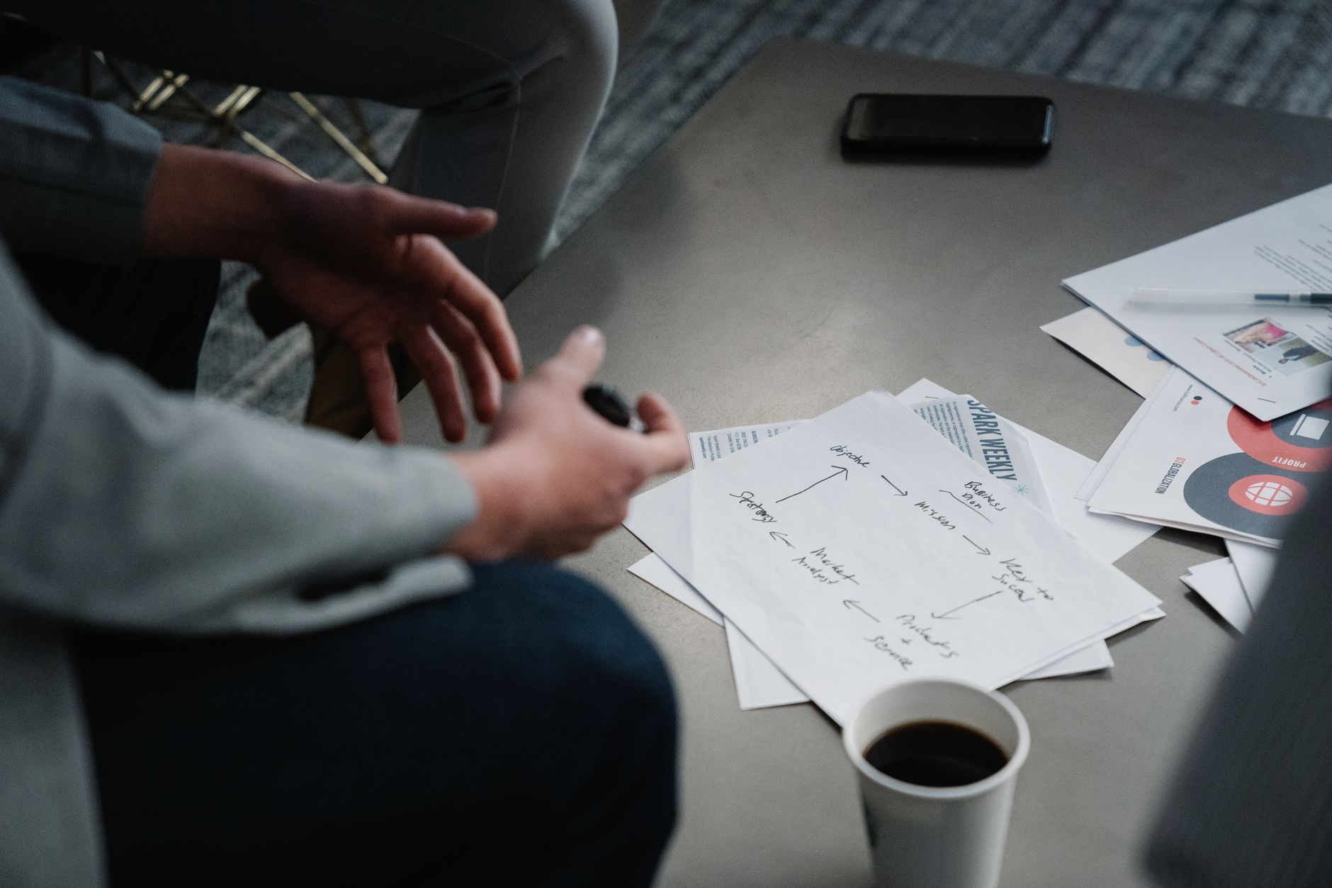 산재보상 신청, 복잡해도 정확하게: 2025년 최신 가이드 2 Close-up of a business meeting table with notes, documents, and a coffee cup.