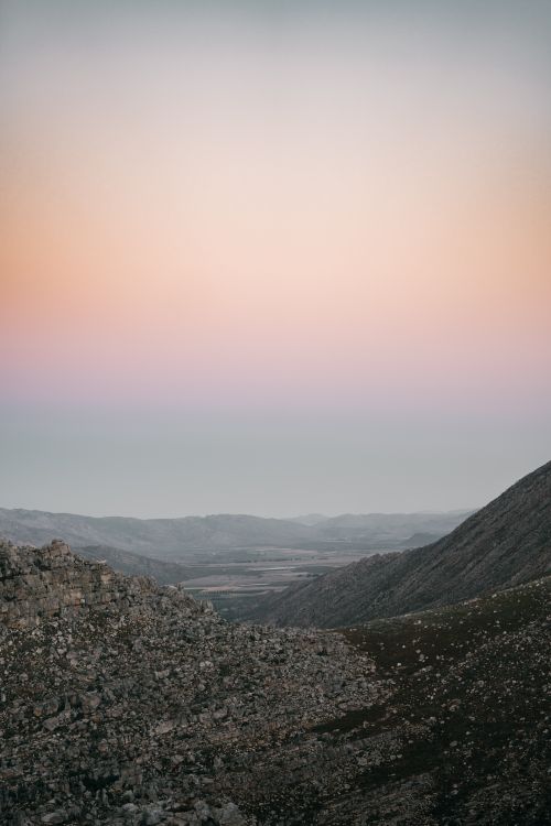 Free Serene mountain landscape with pastel sky colors at dusk, capturing natural beauty and tranquility. Stock Photo