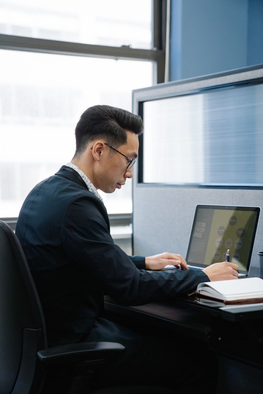 Cadeira de escritório Steelcase — espaço corporativo