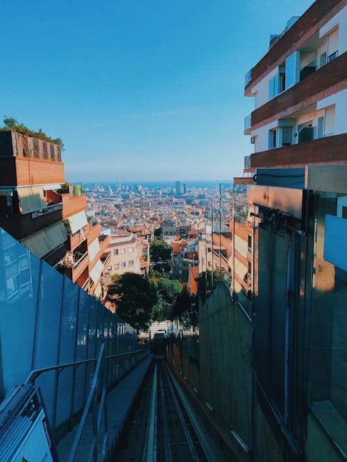 Kostenloses Stock Foto zu barcelona, blauer himmel, eisenbahn