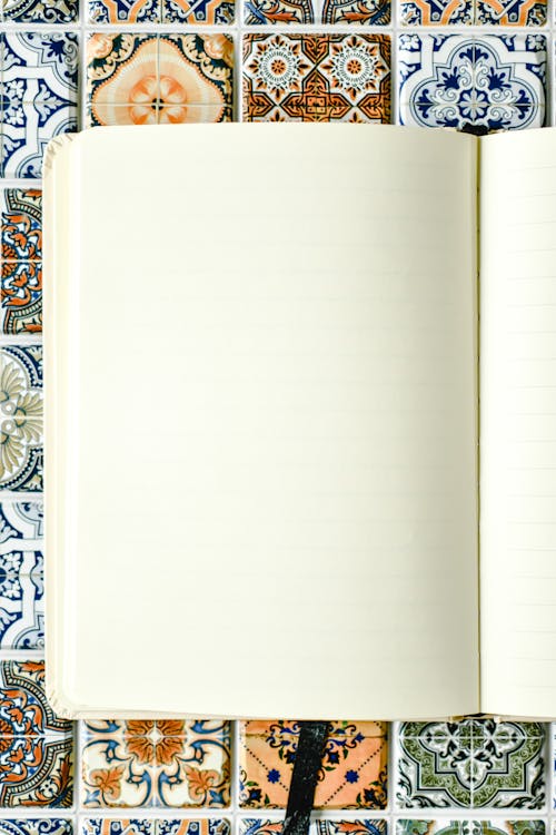 Foto profissional grátis de caderno, em branco, modelo