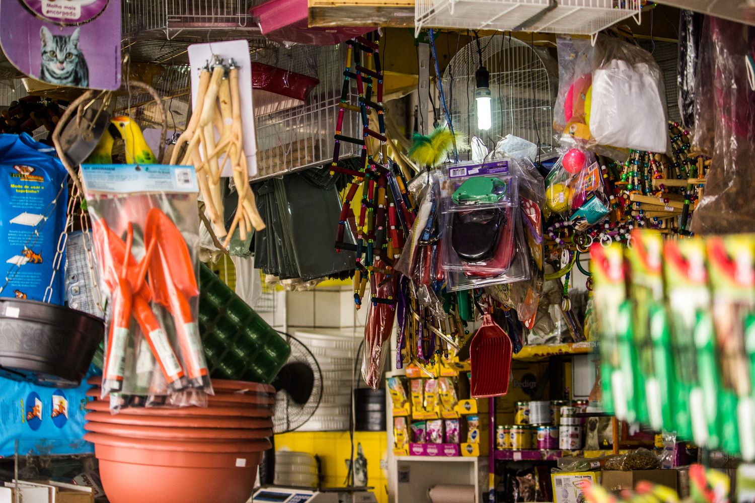 Pet shop con productos y accesorios para mascotas
