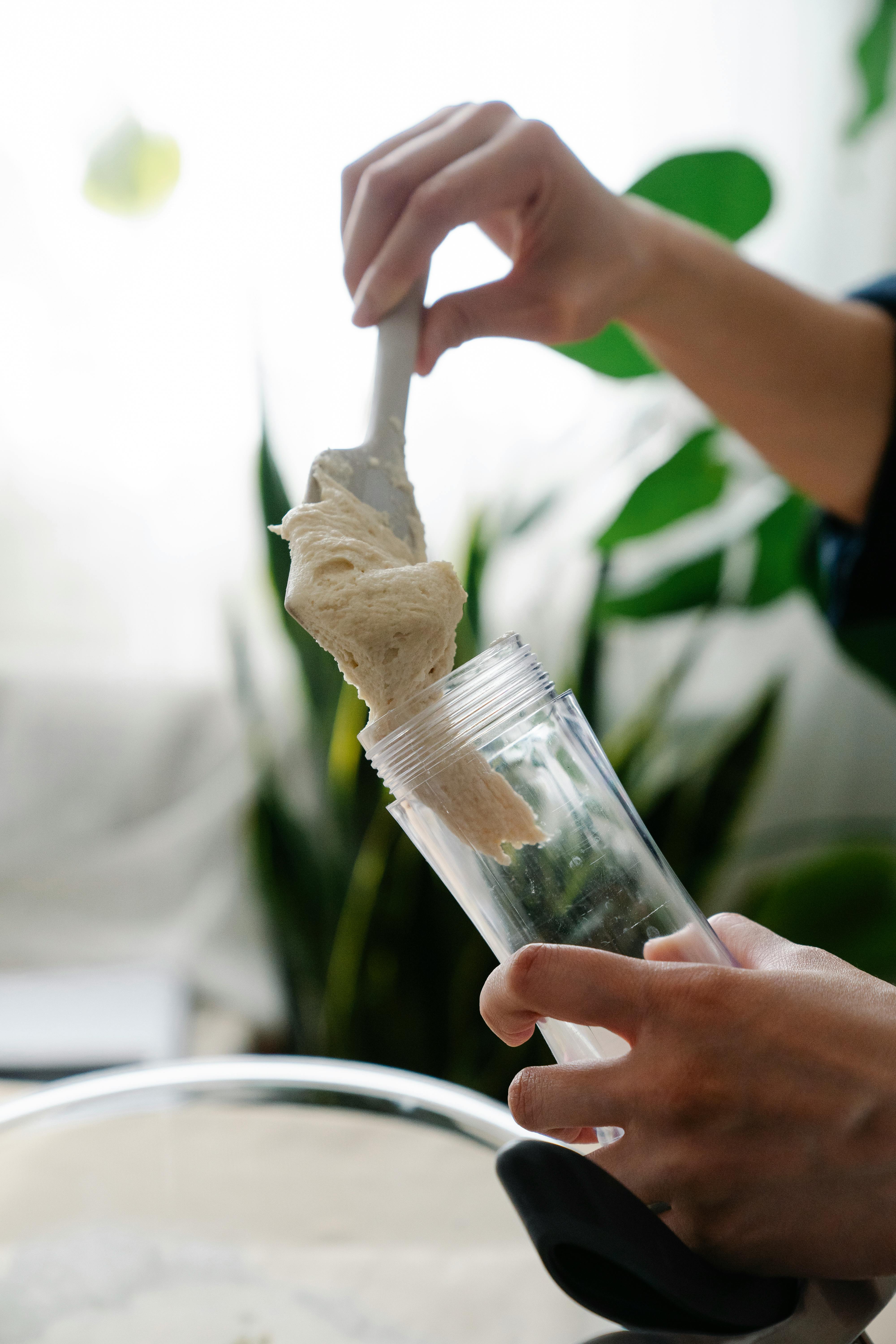 Does putting baking soda on toothpaste whiten teeth?