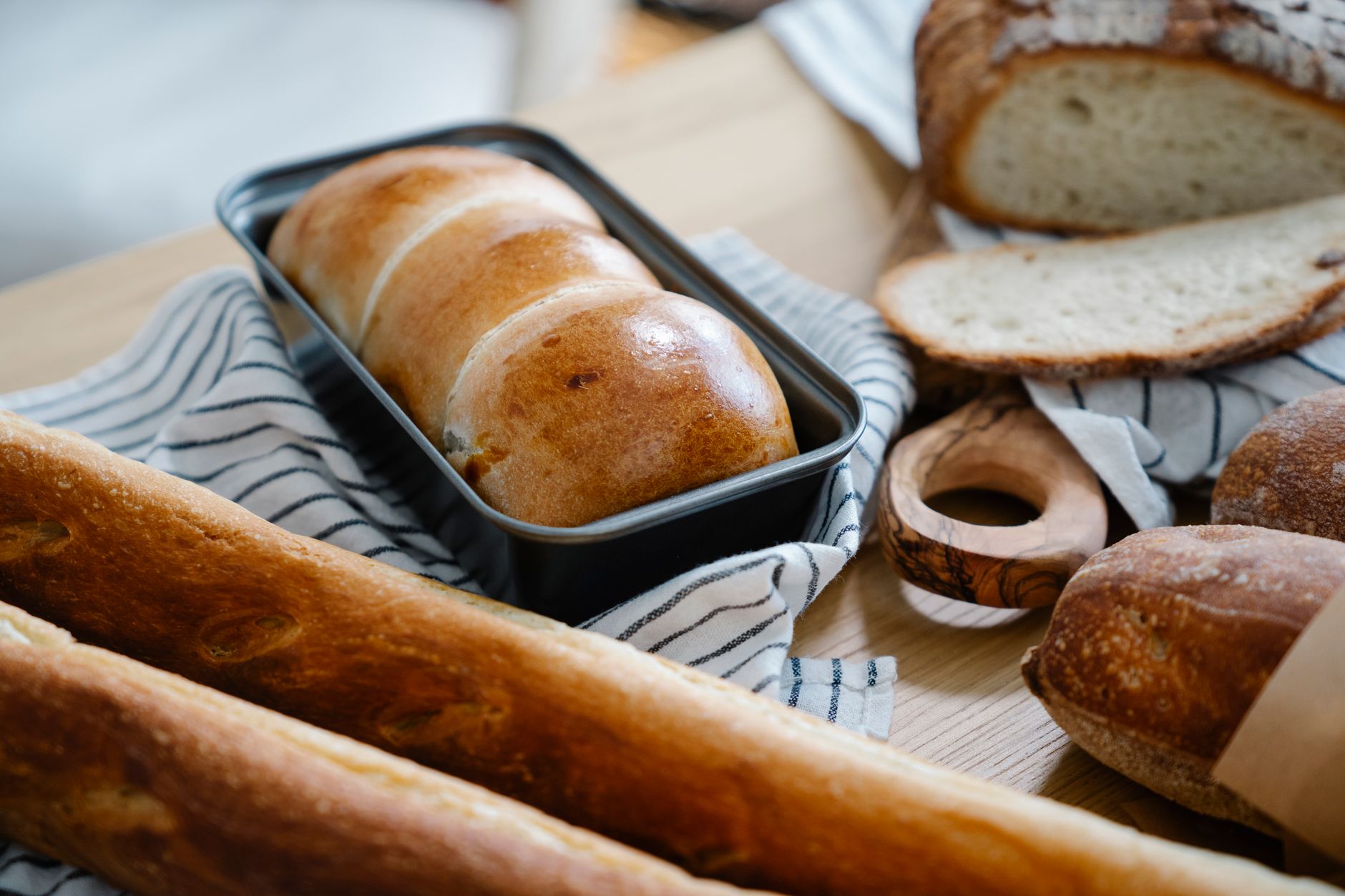 Best Bread Loaf Pans 2026: 1 lb, 1.5 lb & Nonstick