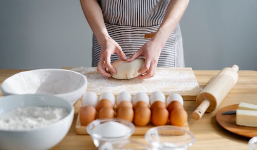 Foto profissional grátis de alimento, assando, avental