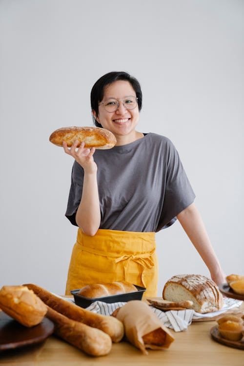 Gratis stockfoto met Aziatische vrouw, bakker, blij