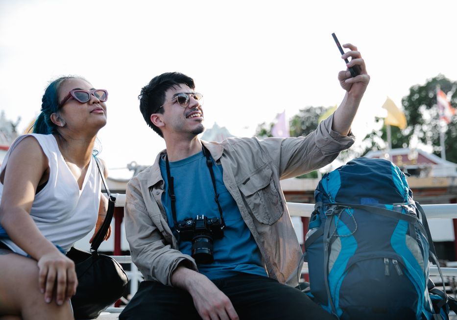Online dating: starting a conversation on a niche platform