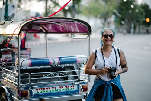 Základová fotografie zdarma na téma auto rickshaw, fotoaparát, osoba