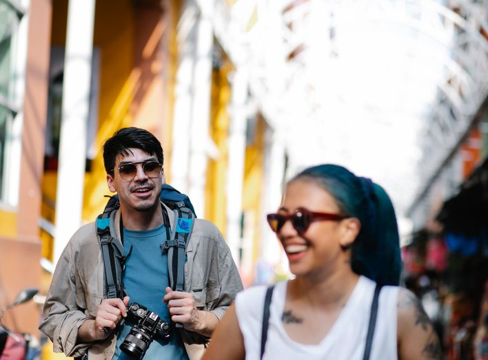 Online dating: starting a conversation on a niche platform