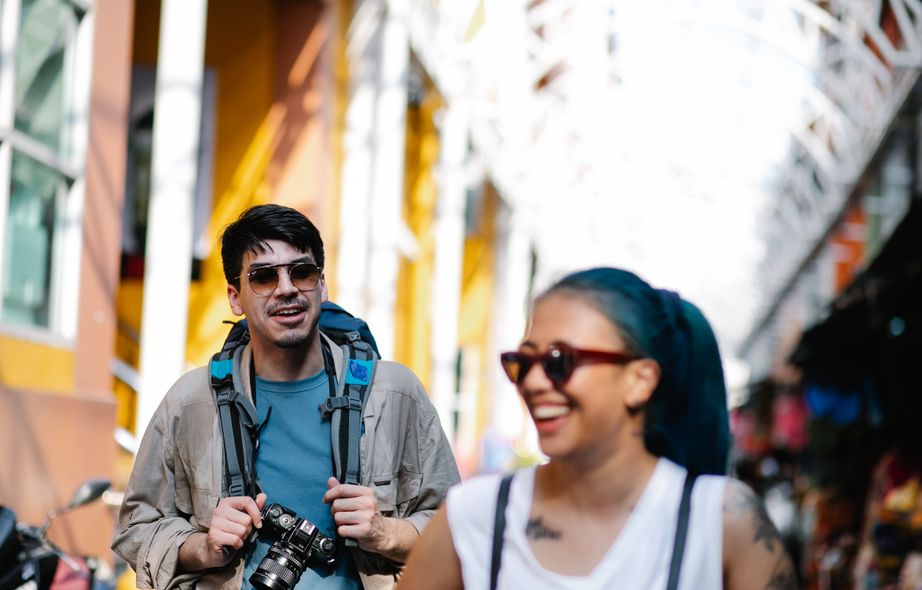 Online dating: starting a conversation on a niche platform