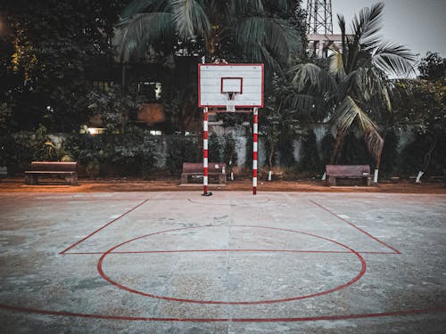 Free A Basketball Ring on the Court Stock Photo